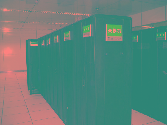 廣西(xī)醫(yī)科(kē)大(dà)學信息中心機(jī)房(fáng)建設.jpg